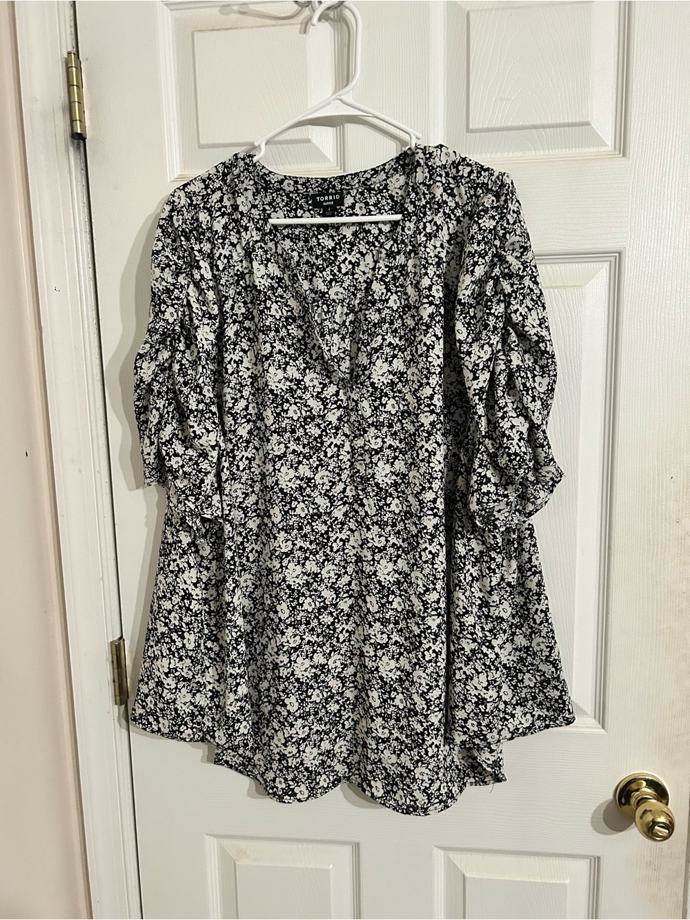 torrid Black & White Floral Peasant Blouse
